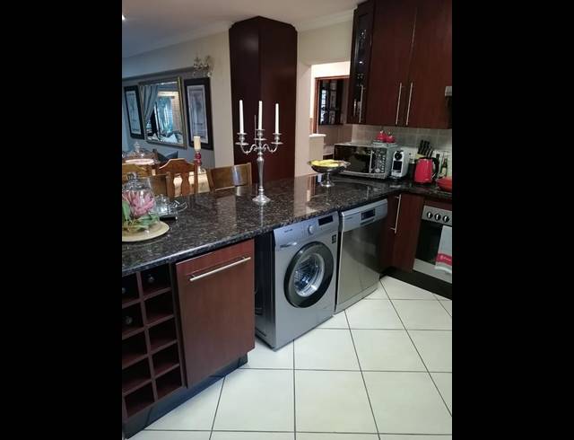 2 BEDROOM TOWNHOUSE FOR SALE IN PRIMROSE